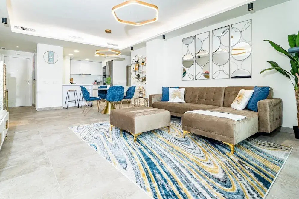 Inf2.5e- Tastefully Furnished Flat, Estepona Cente