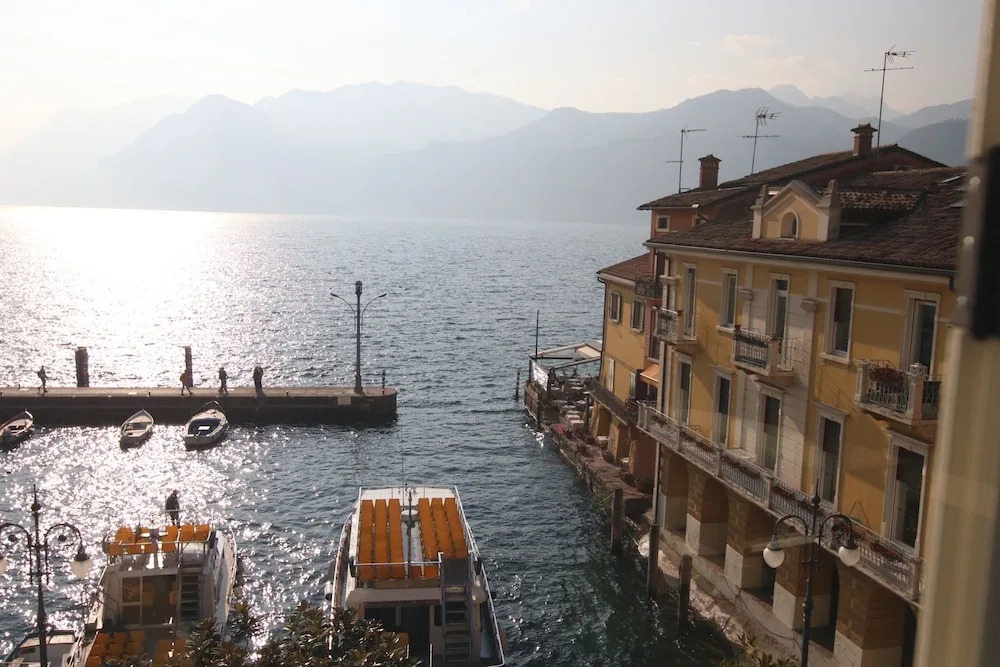 The charmant apartment with lake view