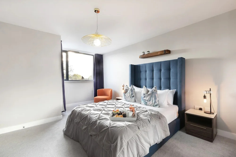 Elliot Oliver - Stunning 3 Bedroom Penthouse With Large Terrace And Parking