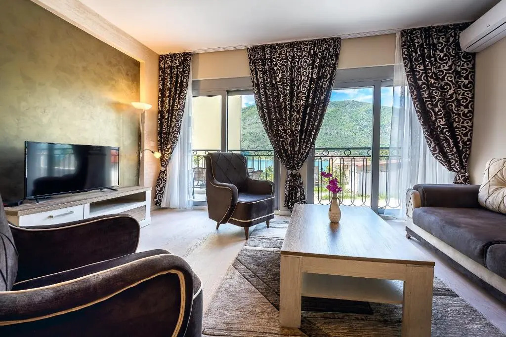 2MONTENEGRO LIMETA APARTMENTS with pool