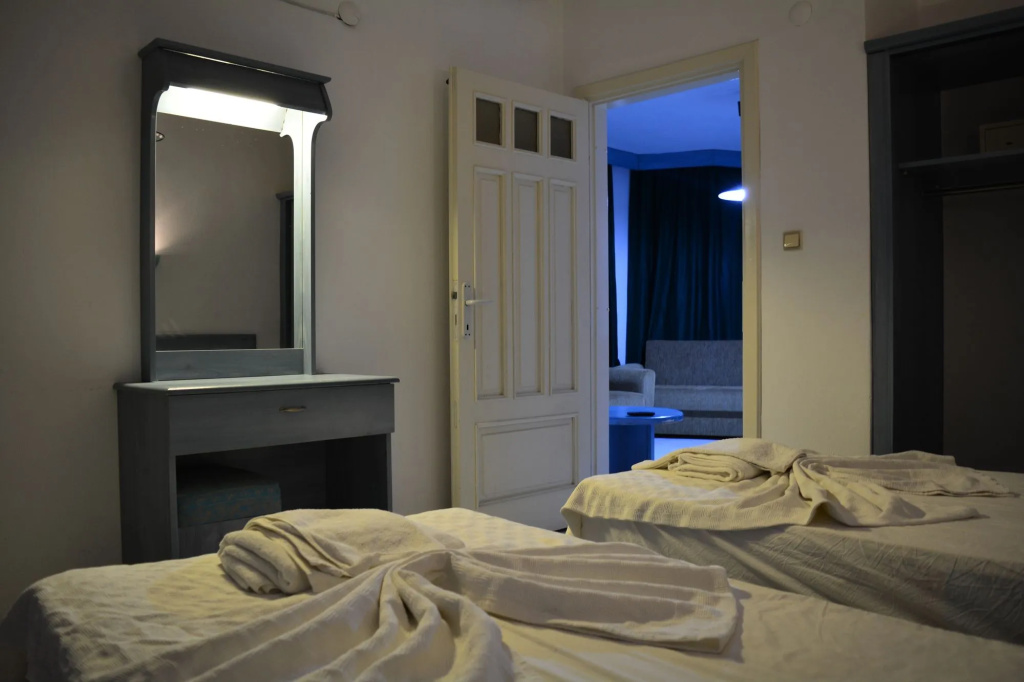 Cleo Hotel