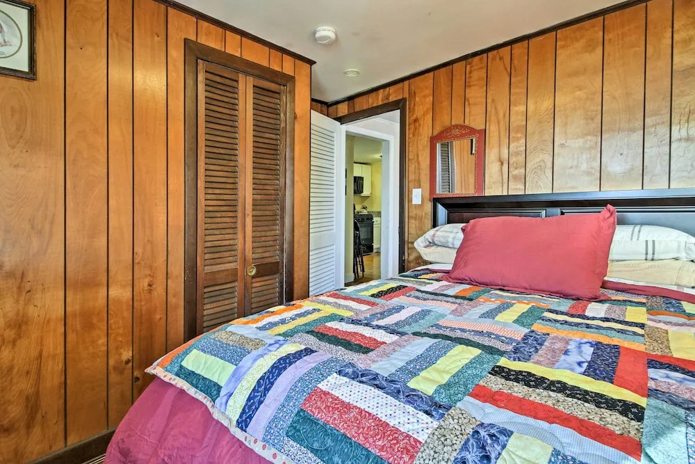 Steps to Cape Cod Canal: Buzzards Bay Home