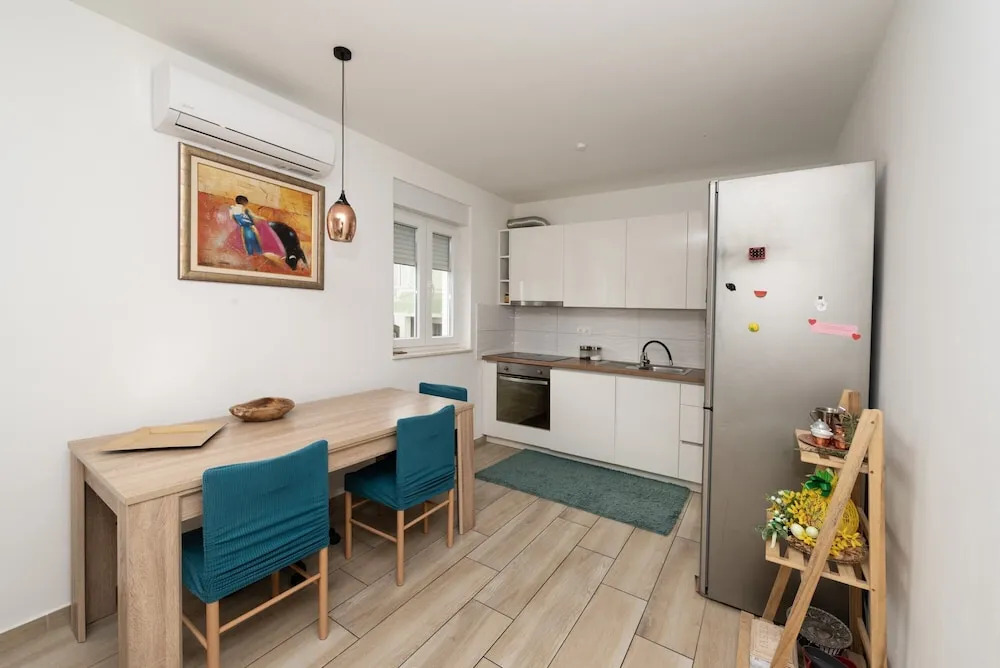Modern Apartment Domina, With Balcony and Parking
