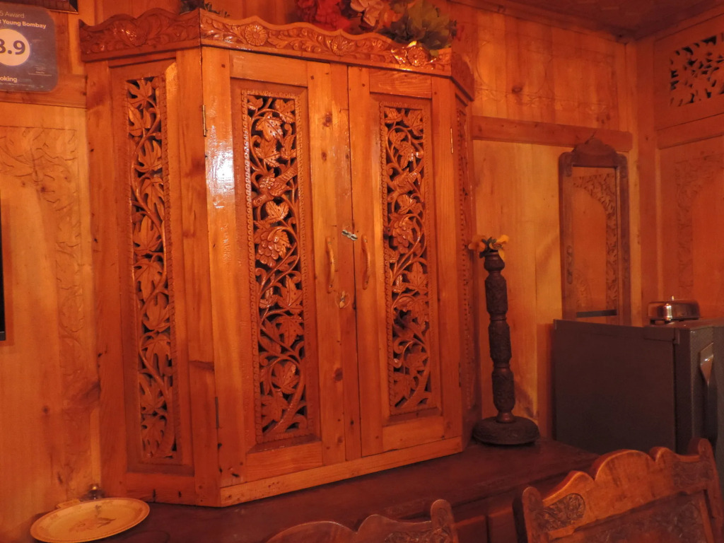 Young Bombay Premium Heritage Houseboat