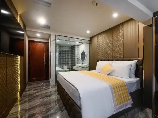 HANZ The Moon Hotel 1