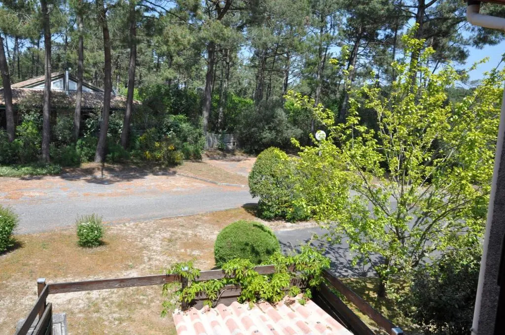 Très joli pavillon dans res avec piscine - 243631
