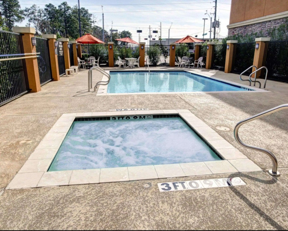 Comfort Suites Old Town Spring