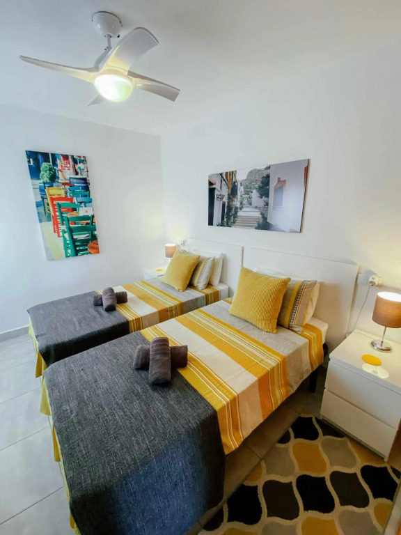 Stunning 2 bedroom apartment with Pool View