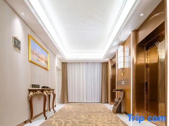 Vienna International Hotel (Yinzhu Metro Station, West Coast, Qingdao)