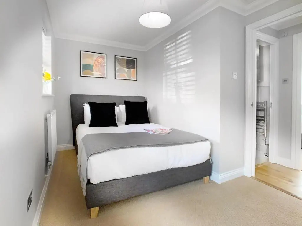 Wokingham - 2 bed with parking