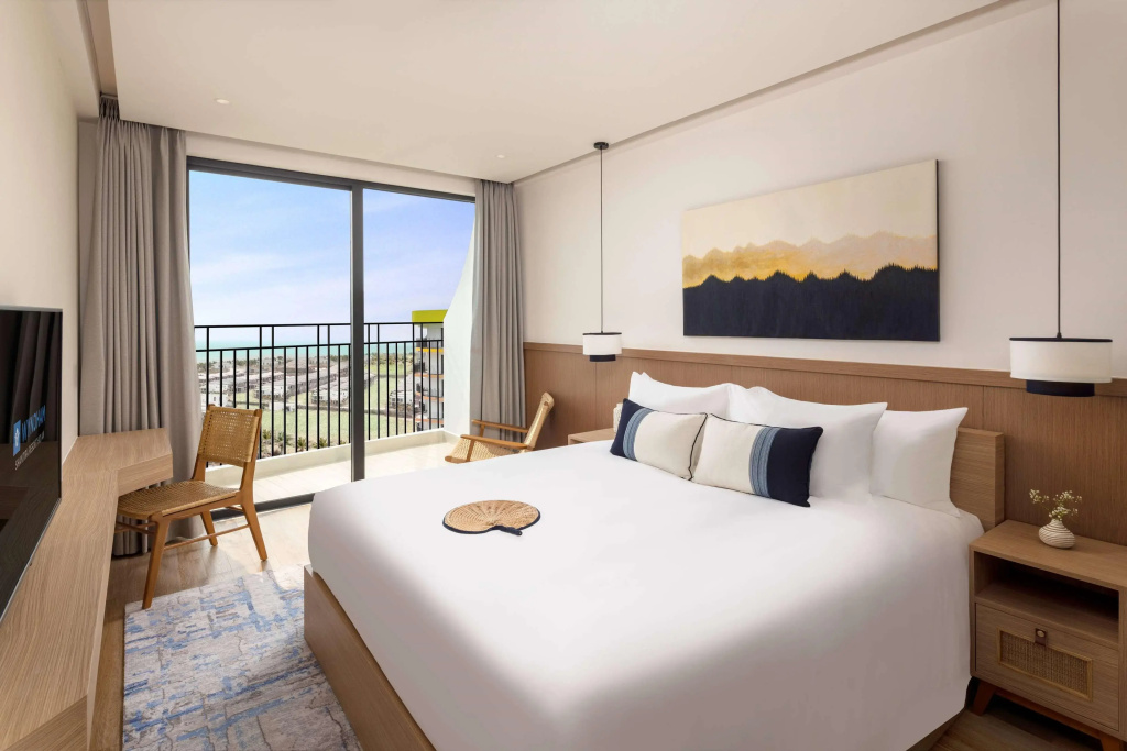 Wyndham Royal Beachfront Resort & Spa Danang