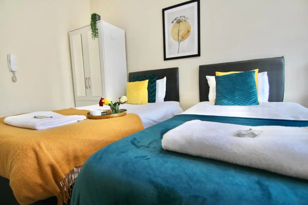 Twin Bed Studio Near Train Station, Netflix, WiFi