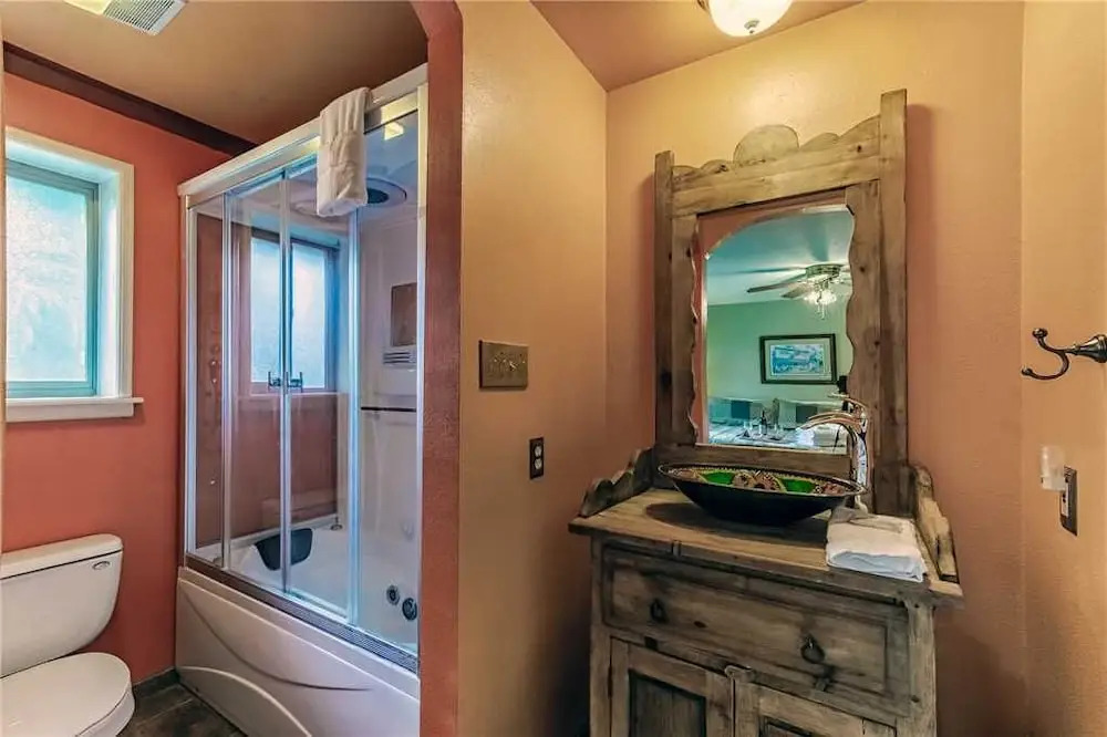 Mustang Hideaway - Three Bedroom Cabin