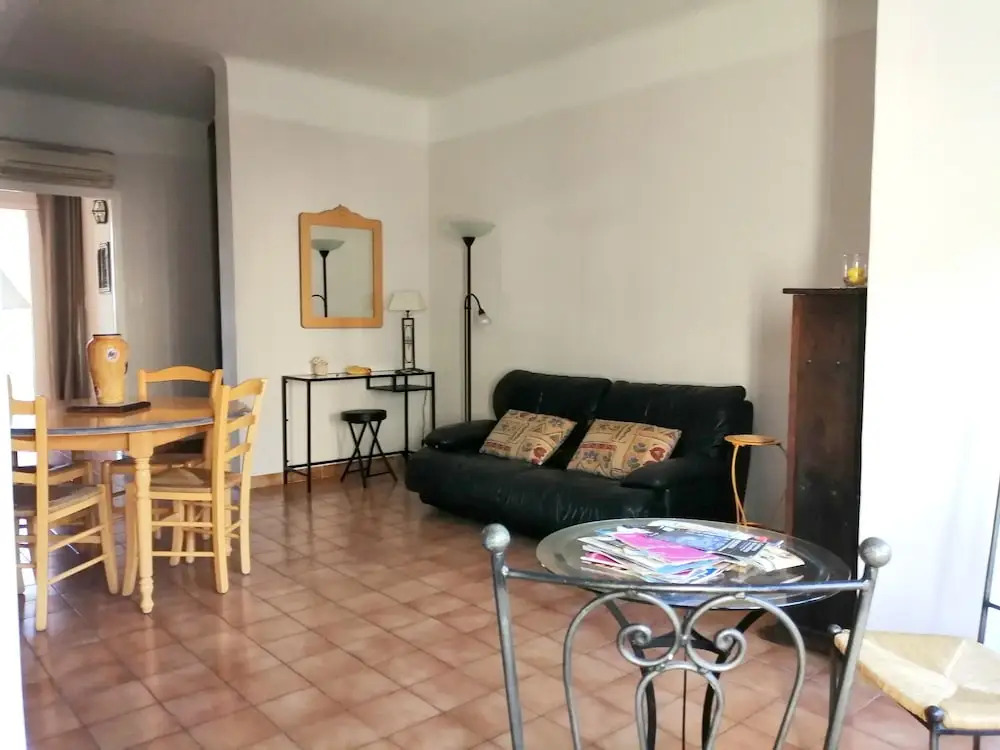 Apartment With 2 Bedrooms in Arles, With Wifi - 30 km From the Beach