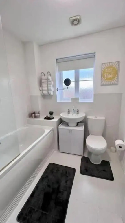 Modern 3BR House For Contractors