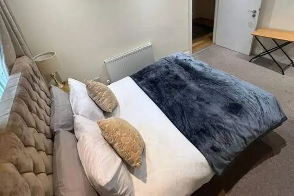 3-bed Central Apartment - Sleeps 8 & Free Parking