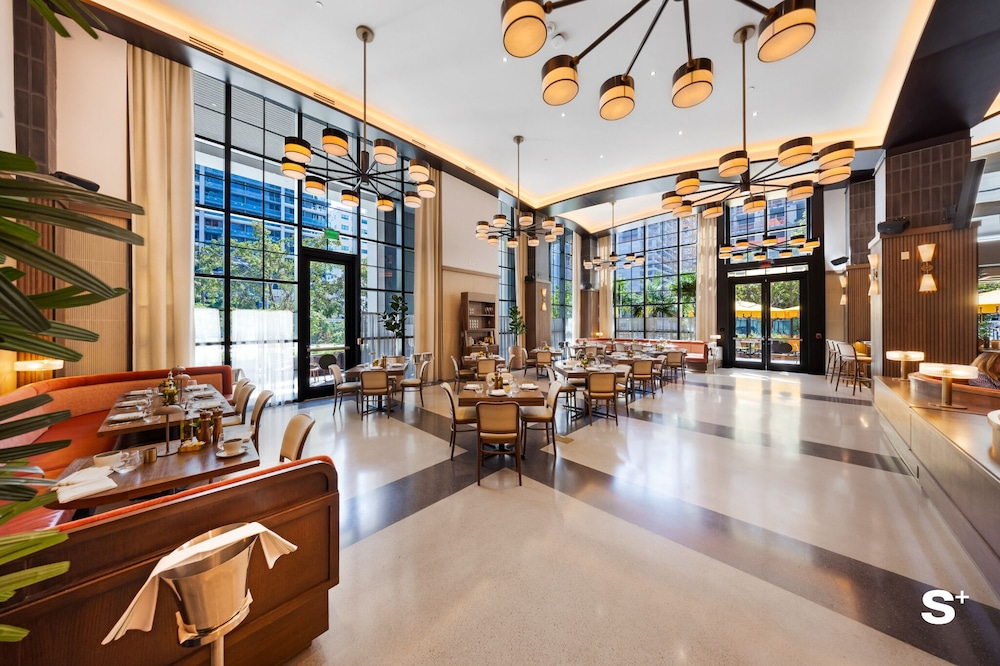 46th-Floor High-Rise Studio - Pool & Gym