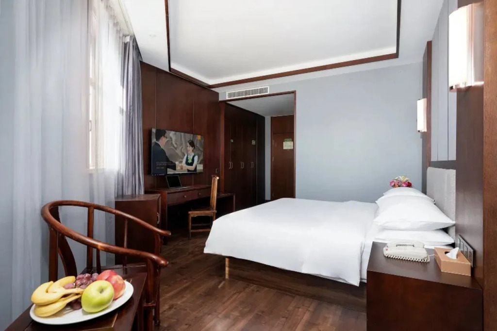 Vienna International Hotel of  Yingbin Road Altay Airport