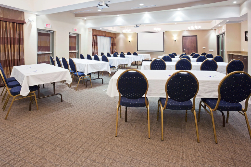 Holiday Inn Express & Suites - Woodstock, ON CANADA