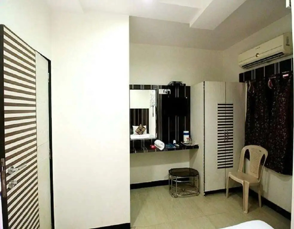 Room Maangta 122 Andheri East
