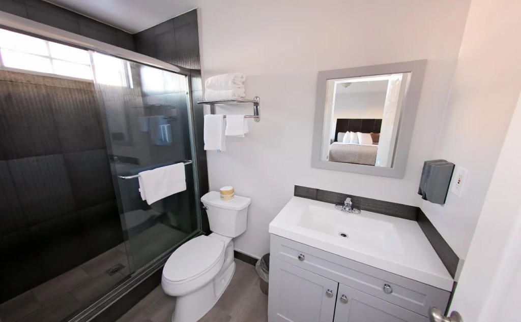 Metropolitan Inn & Suites