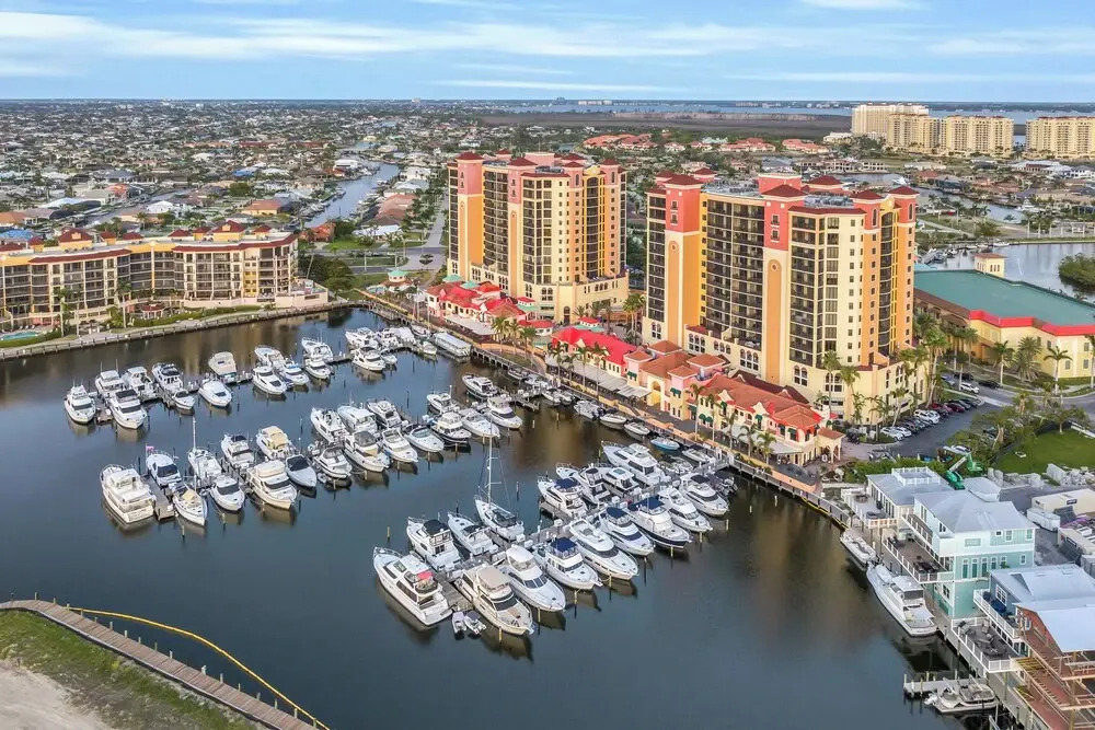 Walk to Marina + Restaurants: Cape Coral Escape!