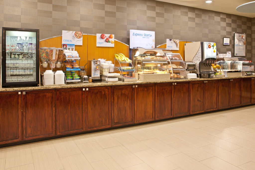 Holiday Inn Express Hotel & Suites Pittsburgh Airport by IHG