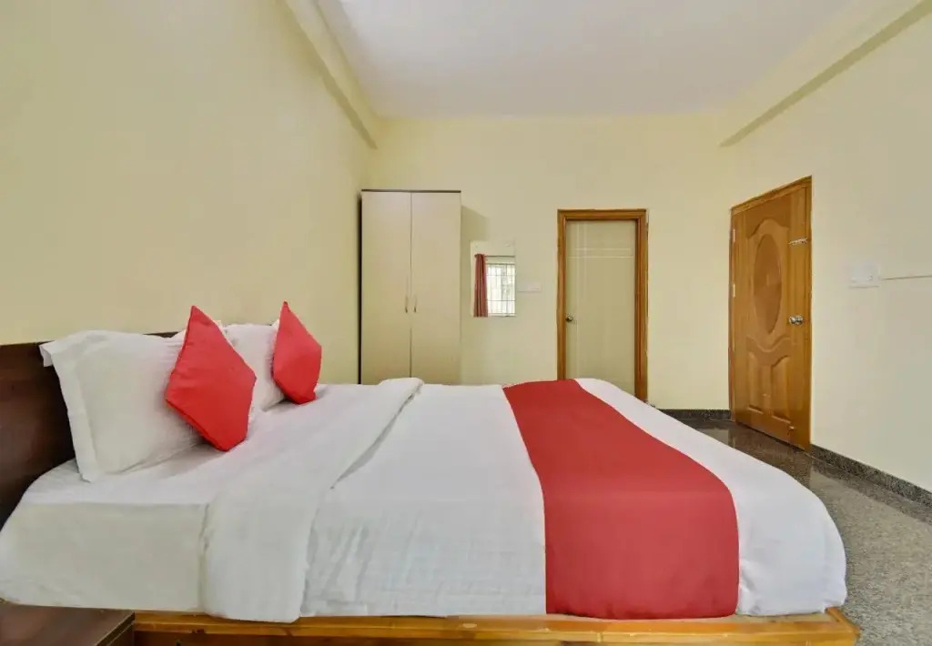 OYO 13043 Sree Sai Suites