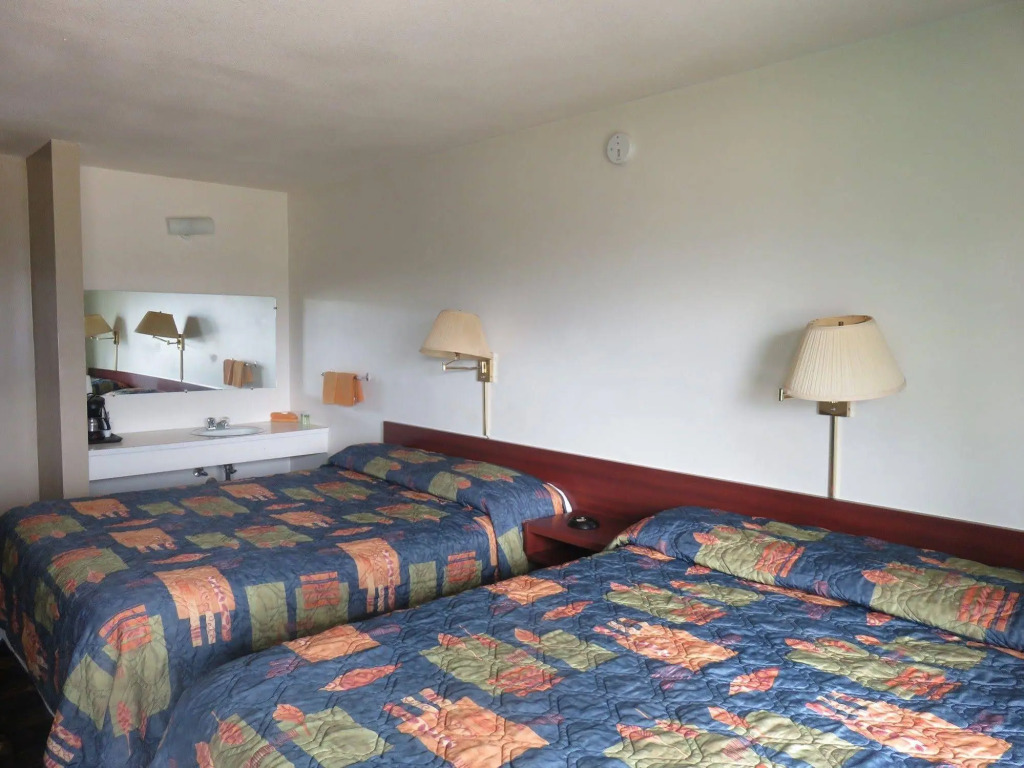 Shamrock Motel