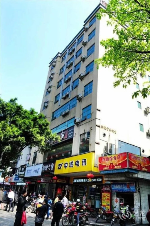 Xianglong Boutique Hotel (Guangzhou North Railway Station Huacheng Road Subway Station)