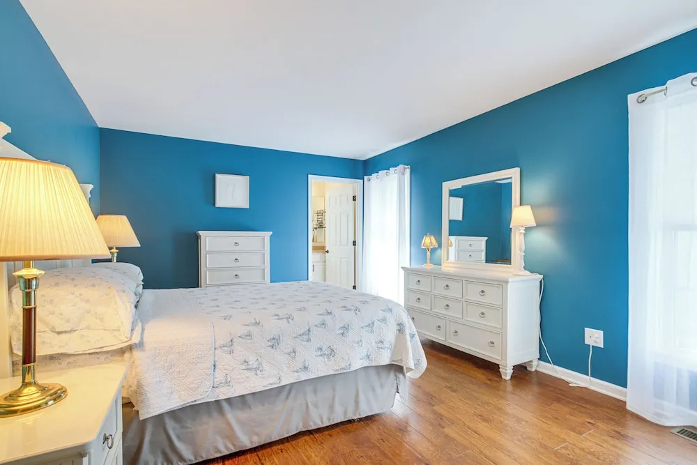 Near Beaches & Shops: Canal-front Selbyville Home