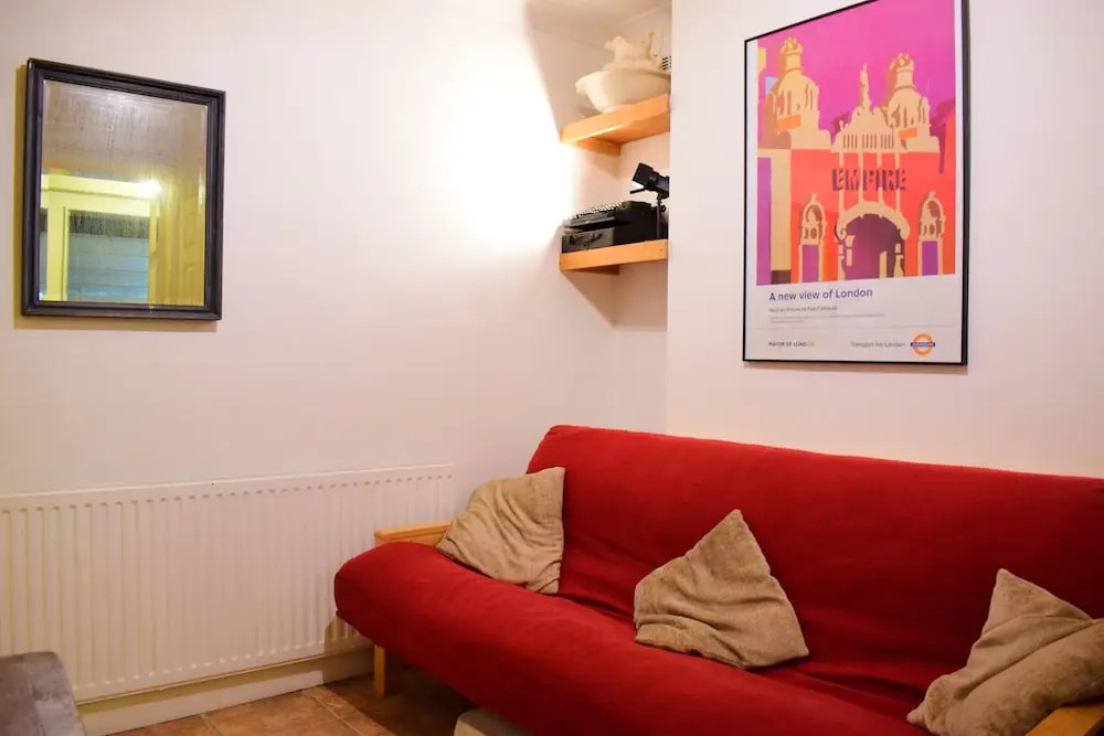1 Bedroom Flat Next to Victoria Park Village