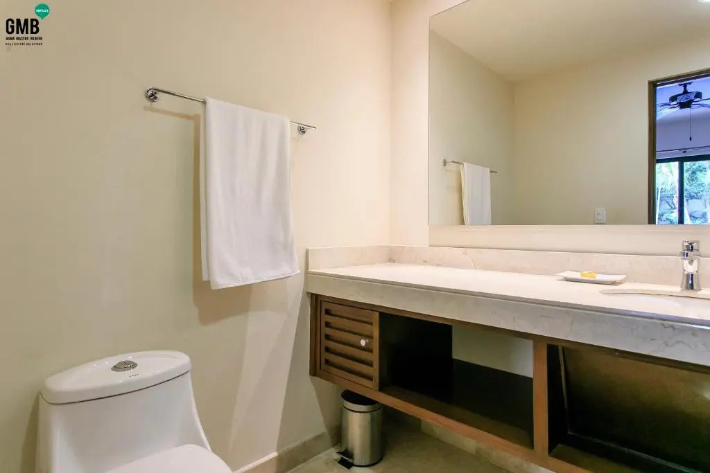 Swim Up Apartment P003