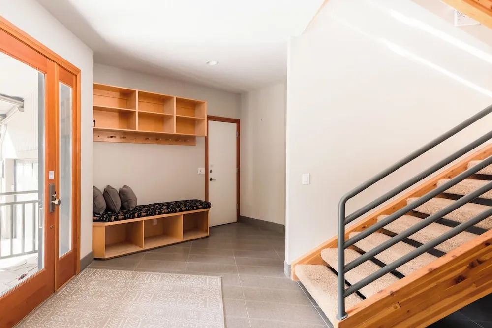 Sleeps 16! Modern Mountain Escape w/ Hot Tub Mason by Avantstay