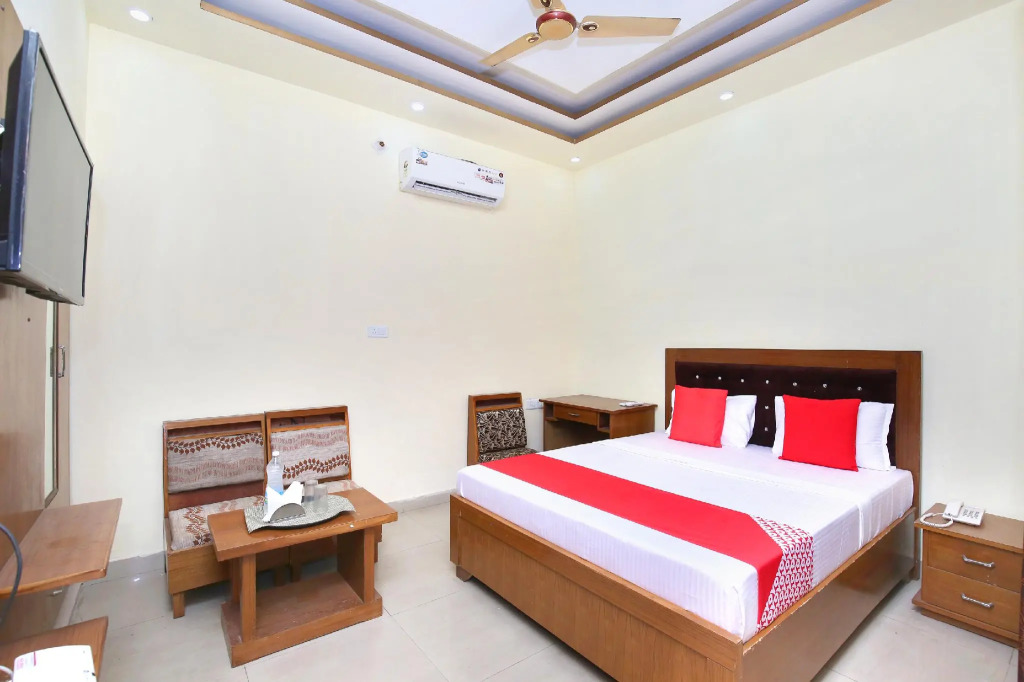 OYO 23101 Hotel Amarpali