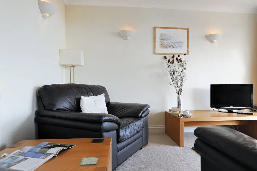 4 Coram Court