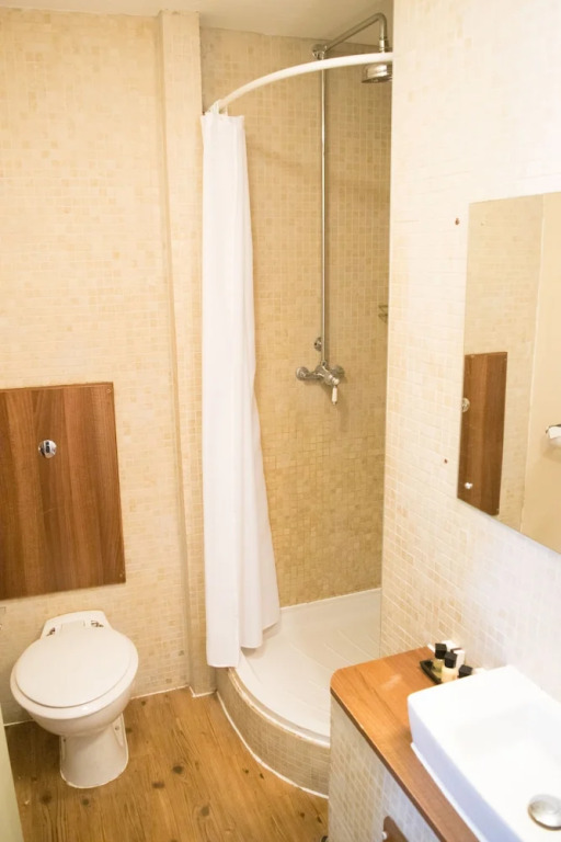Surtees Hotel