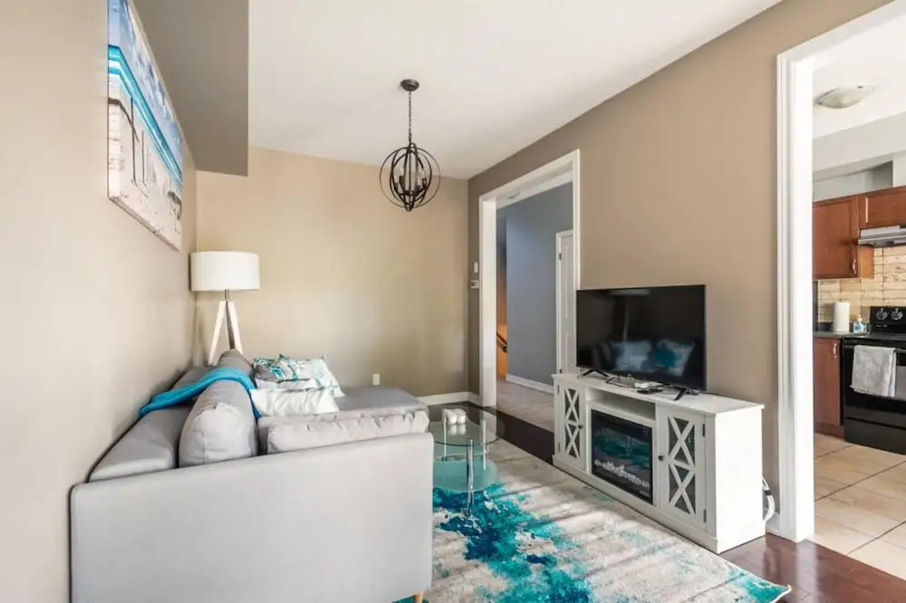Luxury 3BR 2 5BA Townhome Private HOT TUB GYM BBQ Sauna