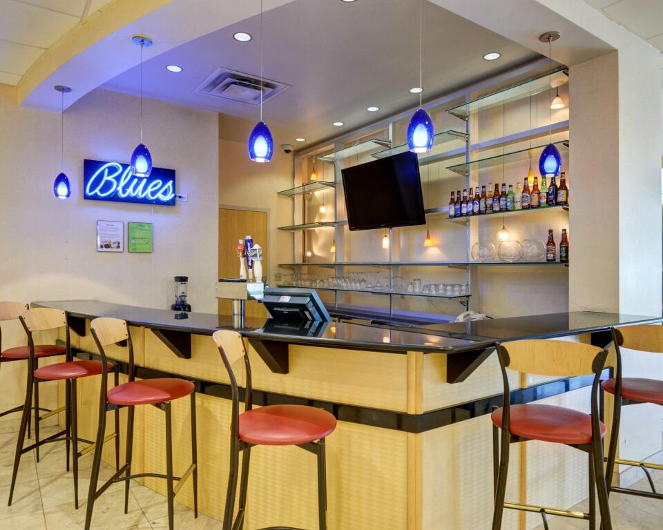 Comfort Inn & Suites Presidential