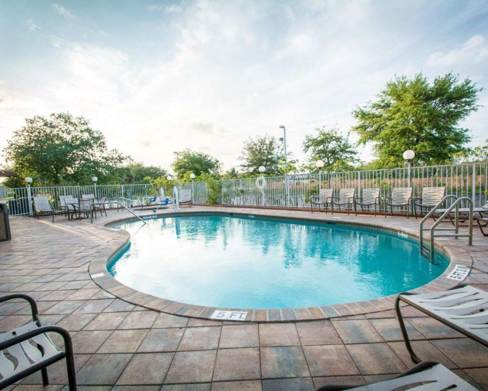 Comfort Suites