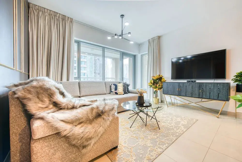Maison Privee - Radiant Urban Retreat with Iconic Burj Khalifa Vws