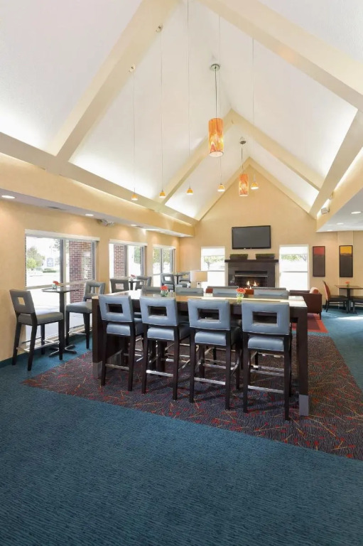 MainStay Suites Appleton Airport - Fox River Mall Area