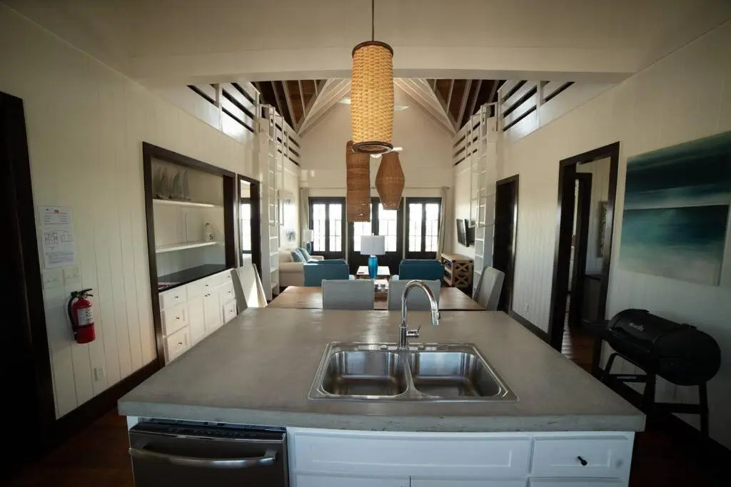 Athena's Mahogany House by the Bay 4 Bedroom/2 Bathroom