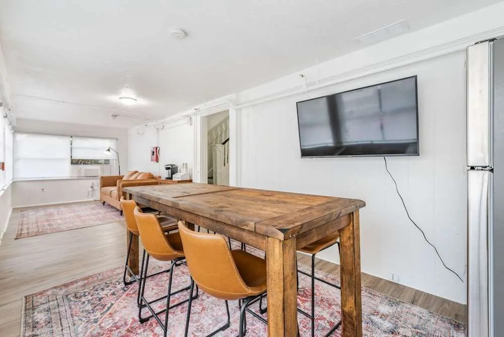 Satoshi Hideout Living