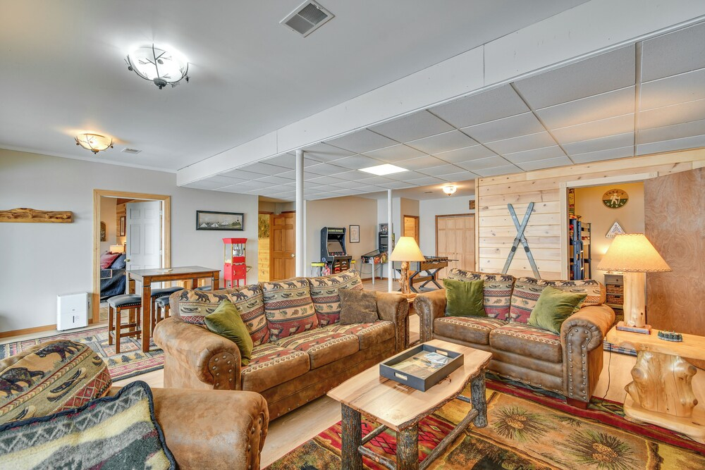 Luxe Hideaway on Houghton Lake: Families Welcome!