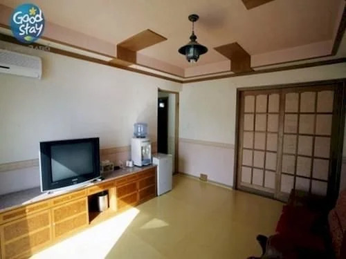 Sunny Holiday Hotel
