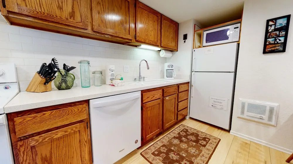 La Residence - Shared Pool, Hot Tub & More!