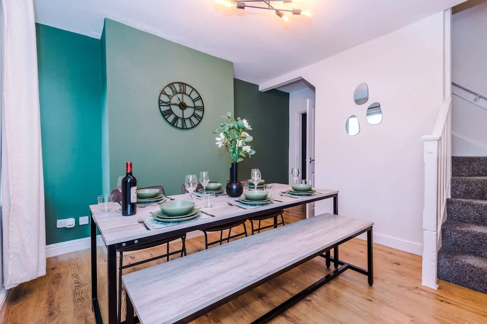 NEW Stylish Home City Centre Location Sleeps 6