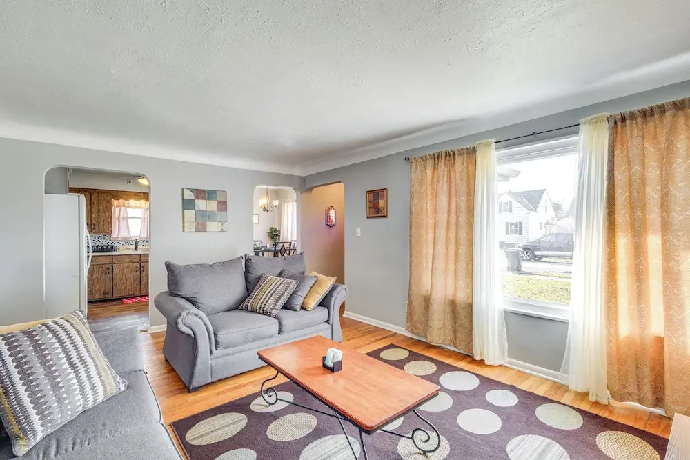 8 Mi to Dtwn Cleveland: Quiet Home w/ Fenced Yard