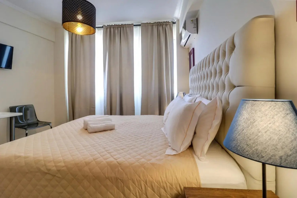 Ermou Fashion Suites #508 @ Plaka - King Size Bed